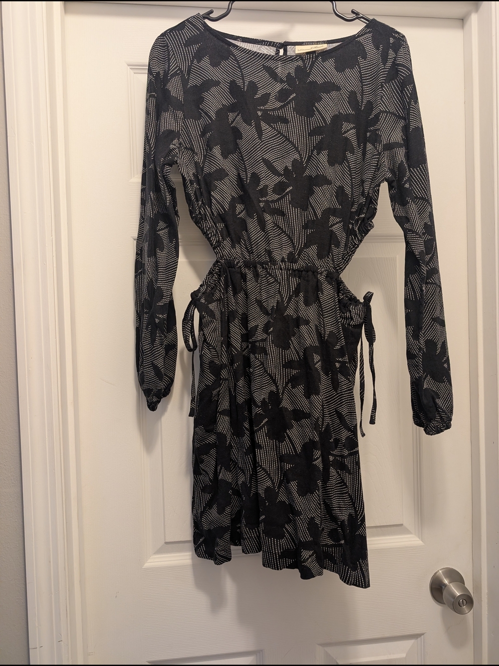 Black Floral Long-Sleeve Cut-out Waist Dress